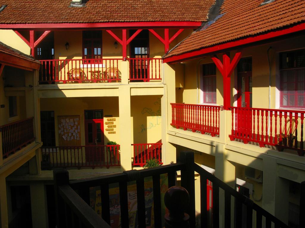 Wheat Youth Hostel Циндао Екстериор снимка